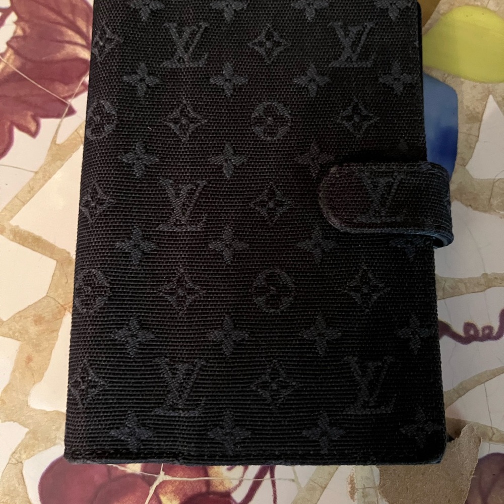 EUC Louis Vuitton black Mini Lin agenda, excellent condition 🖤🩶 like new!